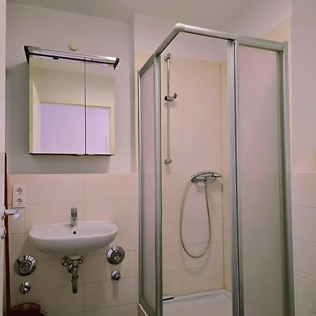 Apartment B&r In *